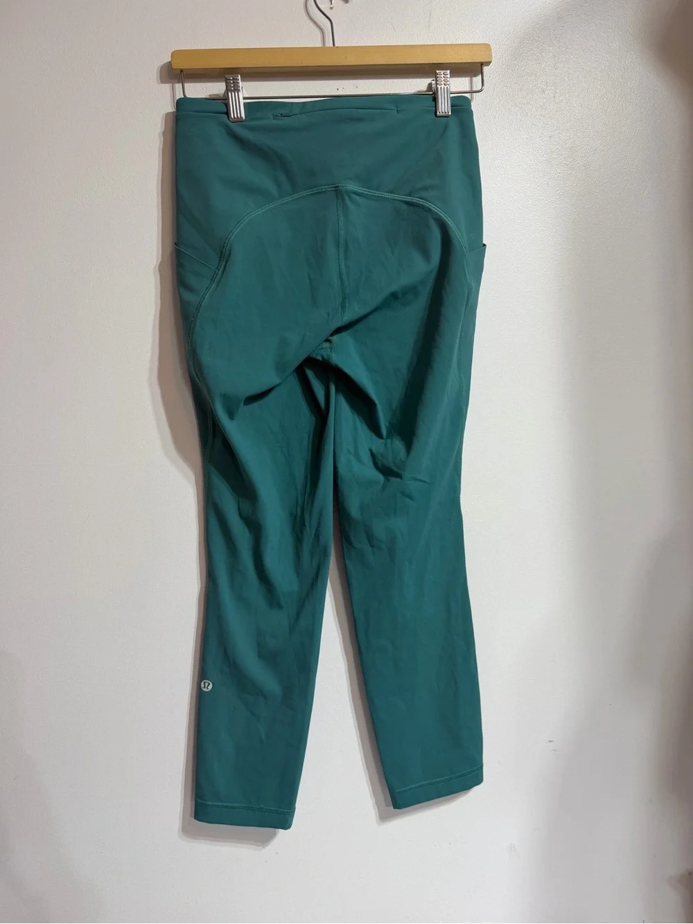 Lululemon Fast and Free Crop II 19" size 6 - Picture 3 of 6